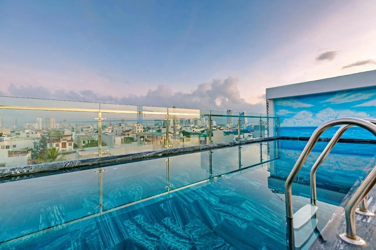 Lyn\'S Hotel & Apartment location